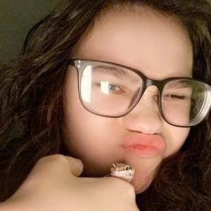 Meet your Posher, Caroline